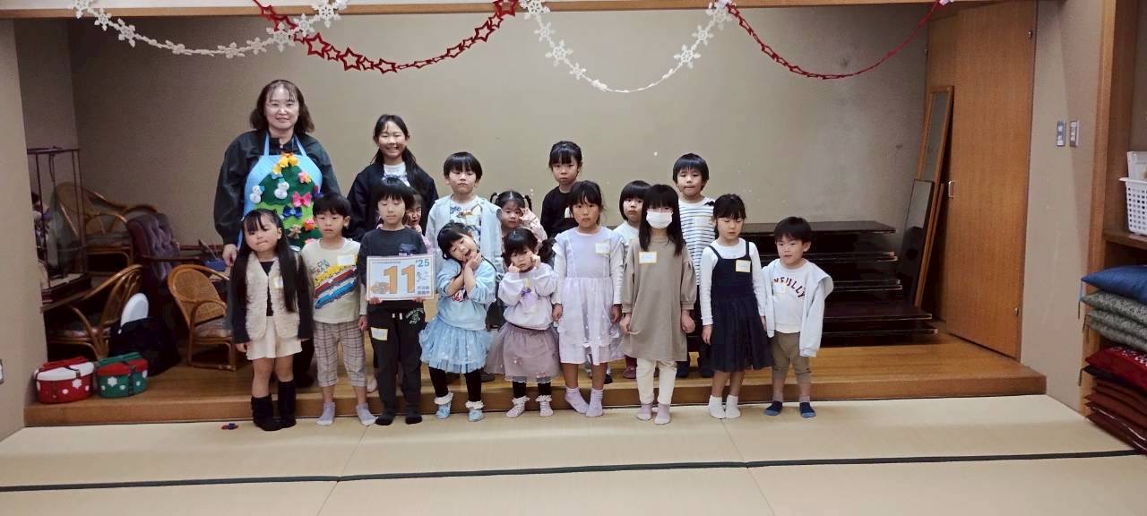 【2025/11/30】絵本とあそぼう！クリスマスリース｜絵本と子育てラボ